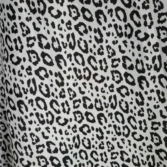 Blue leopard print silk satin skirt - Picture 2 of 3